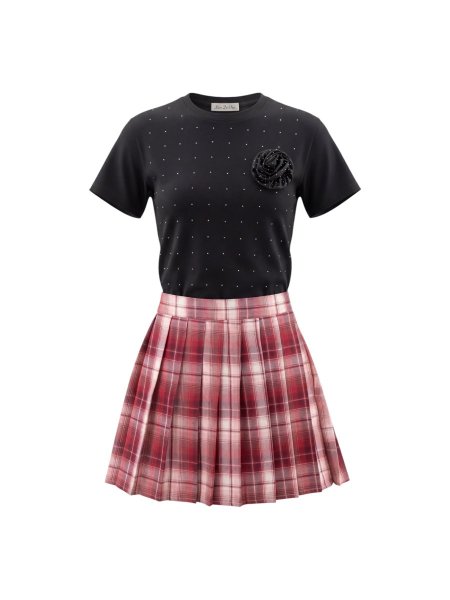 T-Shirt & Karo Skirt