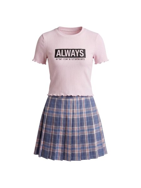 T-Shirt & Karo Skirt