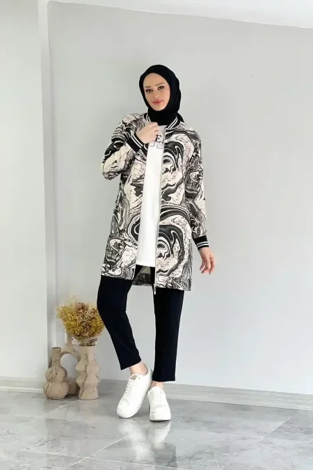 أسود